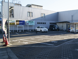 parking.jpg(51194 byte)